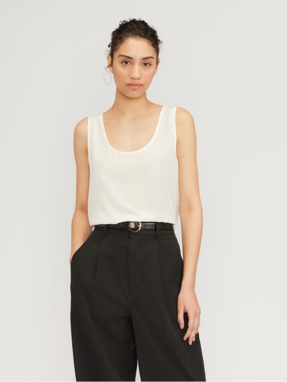 Everlane Women's Scoop Neck Sleeveless Camisole - Cream. Washable silk